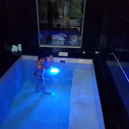 شقة La Casa Con Piscina Riscaldata Interna Anna Luxury Garden بيزا المظهر الخارجي الصورة